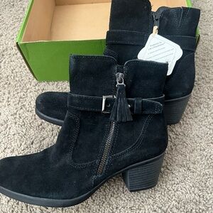 Earth Origins Tori ankle boots size 9.